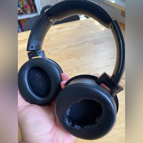 Sony Headphones Model: MDR-XB950B1 - Picture 4 of 5